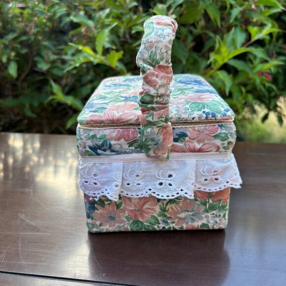 Vintage Singer Sewing Box for Storage or Organizing Crafts or Sewing Supplies - Picture 3 of 16